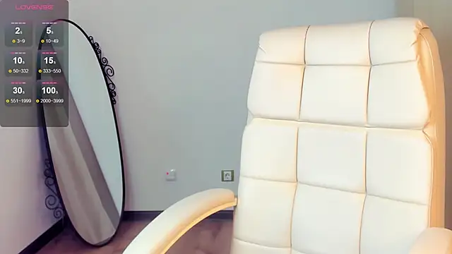 Snapshot of Evacadooo chatting on January 18, 5:31 am Evacadooo online show from January 18, 5:31 am