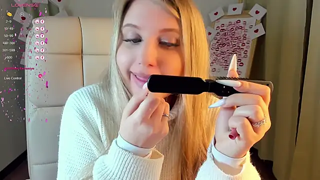 Snapshot of Evacadooo chatting on February 22, 2:28 am Evacadooo online show from February 22, 2:28 am