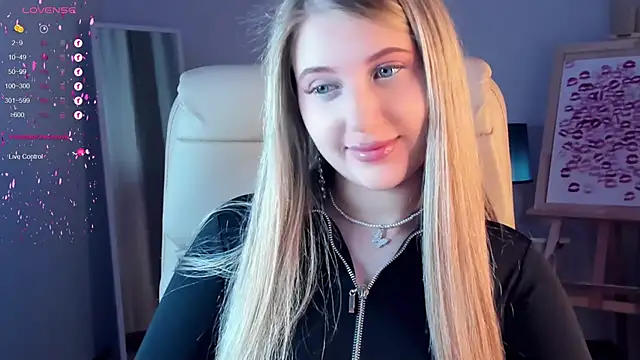 Snapshot of Evacadooo chatting on March 1, 2:59 am Evacadooo online show from March 1, 2:59 am