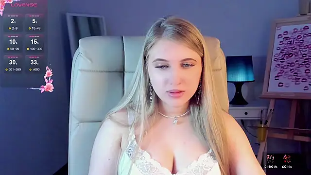 Snapshot of Evacadooo chatting on March 15, 5:52 am Evacadooo online show from March 15, 5:52 am