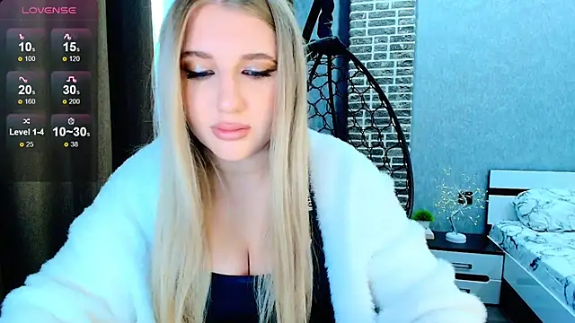 Snapshot of Evacadooo chatting on September 30, 5:01 am Evacadooo online show from September 30, 5:01 am