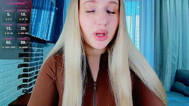 Snapshot of Evacadooo chatting on October 22, 5:41 am Evacadooo online show from October 22, 5:41 am