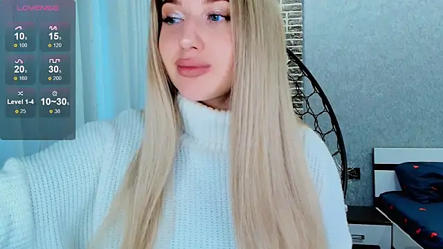 Snapshot of Evacadooo chatting on October 26, 3:56 am Evacadooo online show from October 26, 3:56 am