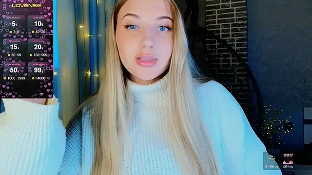 Snapshot of Evacadooo chatting on November 21, 2:32 am Evacadooo online show from November 21, 2:32 am