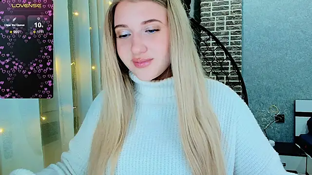 Snapshot of Evacadooo chatting on November 29, 1:30 am Evacadooo online show from November 29, 1:30 am