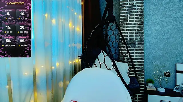 Snapshot of Evacadooo chatting on December 4, 4:22 am Evacadooo online show from December 4, 4:22 am