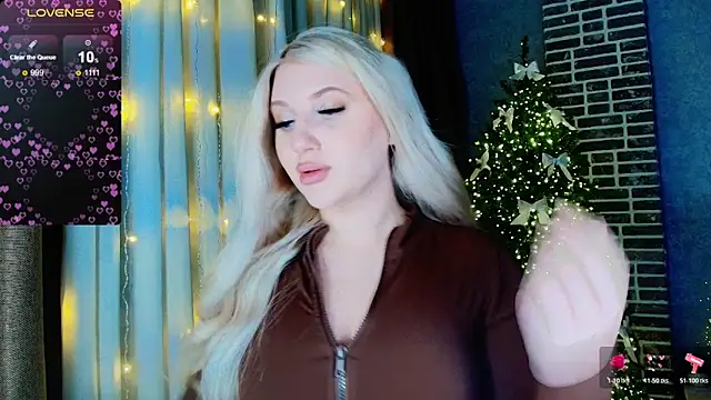 Snapshot of Evacadooo chatting on December 20, 10:22 am Evacadooo online show from December 20, 10:22 am