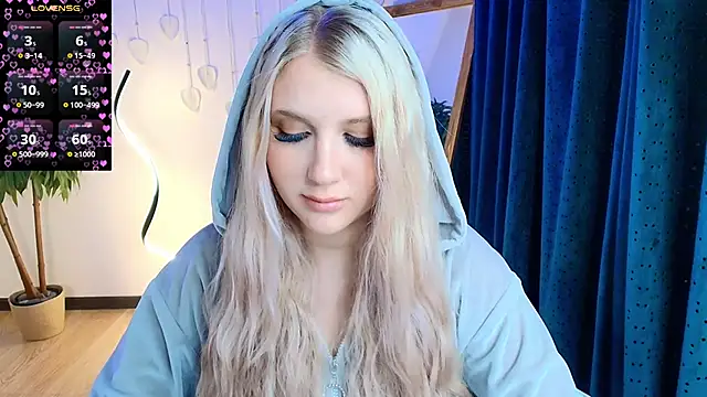 Snapshot of Evacadooo chatting on February 6, 2:38 am Evacadooo online show from February 6, 2:38 am