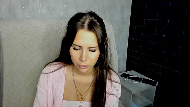 Snapshot of SuraMune chatting on February 16, 2:02 pm SuraMune online show from February 16, 2:02 pm