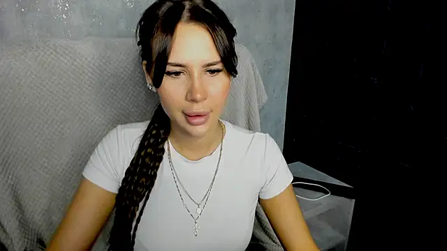 Snapshot of SuraMune chatting on February 18, 6:04 pm SuraMune online show from February 18, 6:04 pm