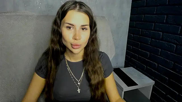 Snapshot of SuraMune chatting on April 5, 4:04 pm SuraMune online show from April 5, 4:04 pm