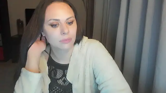 Snapshot of MollyCheiz chatting on March 17, 8:12 pm MollyCheiz online show from March 17, 8:12 pm