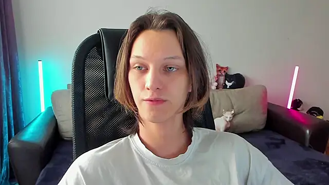 Snapshot of Ostin_meow chatting on April 14, 12:33 pm Ostin meow online show from April 14, 12:33 pm