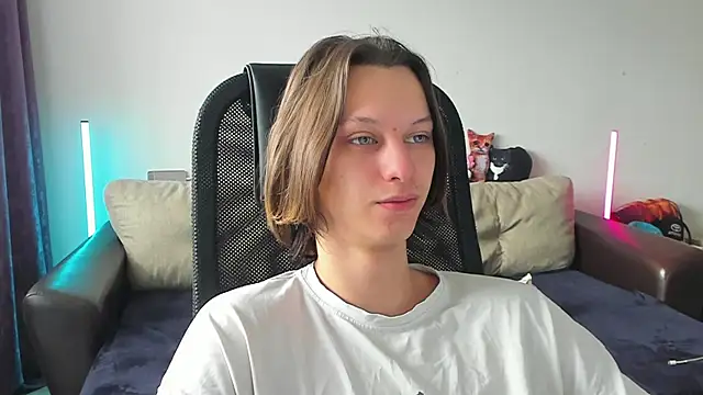 Snapshot of Ostin_meow chatting on May 17, 8:55 am Ostin meow online show from May 17, 8:55 am