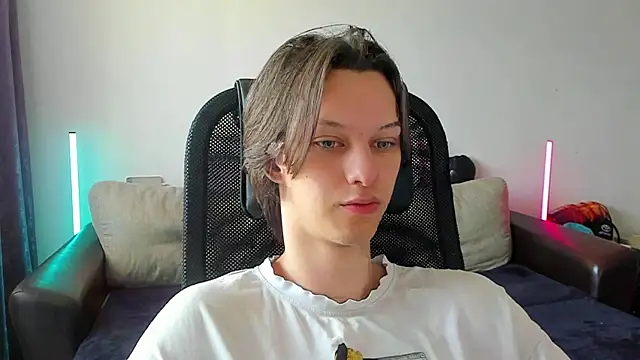 Snapshot of Ostin_meow chatting on May 19, 8:09 am Ostin meow online show from May 19, 8:09 am