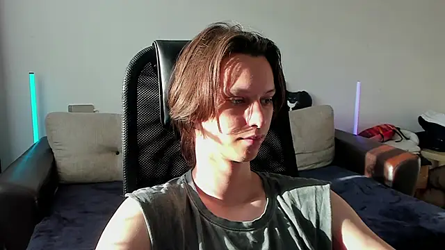 Snapshot of Ostin_meow chatting on June 4, 1:17 pm Ostin meow online show from June 4, 1:17 pm