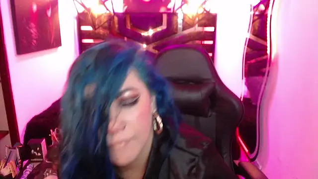Snapshot of scarleth_blue chatting on May 5, 3:14 am scarleth blue online show from May 5, 3:14 am