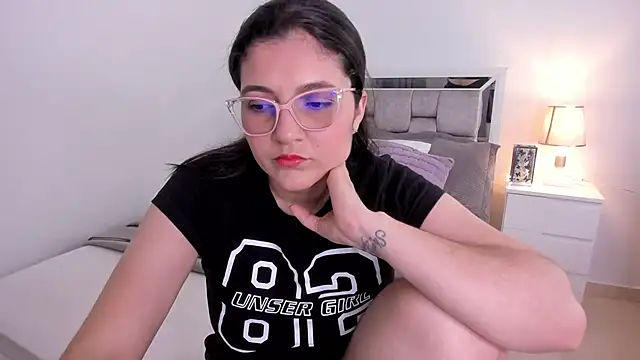 Camilaa bueno online show from March 21, 11:30 pm
