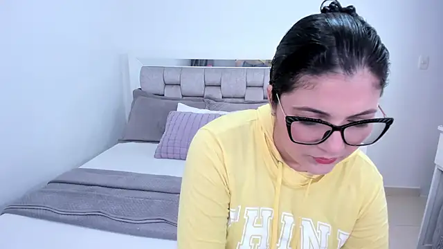 Camilaa bueno online show from May 7, 10:48 pm