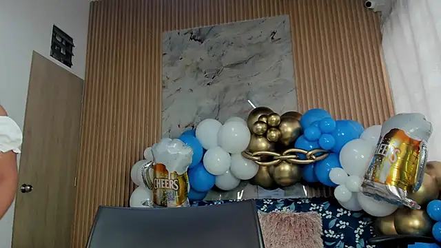 Snapshot of Any_topless chatting on October 1, 11:05 am Any topless online show from October 1, 11:05 am