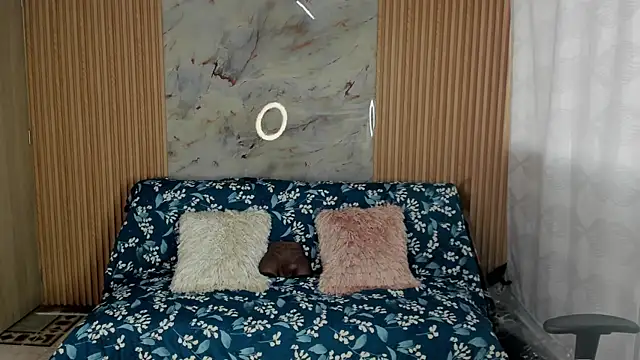 Snapshot of Any_topless chatting on October 15, 10:59 am Any topless online show from October 15, 10:59 am