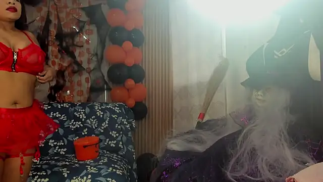 Snapshot of Any_topless chatting on October 29, 11:01 am Any topless online show from October 29, 11:01 am