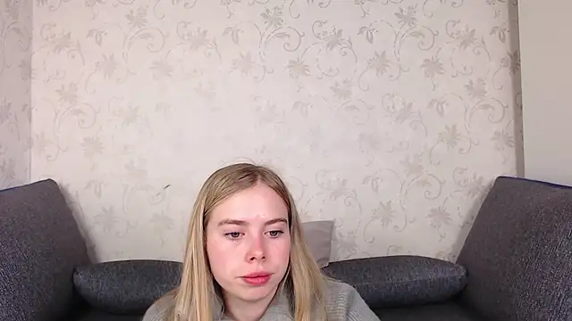 sofiaa here online show from May 12, 12:08 am