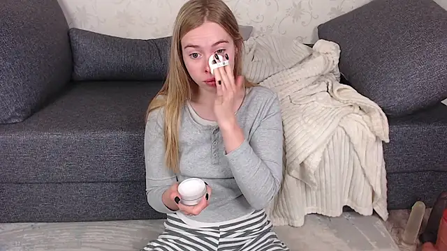 sofiaa here online show from May 21, 12:06 am
