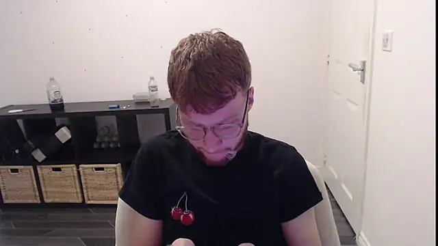 Snapshot of PrettyGinger chatting on December 3, 4:28 pm PrettyGinger online show from December 3, 4:28 pm