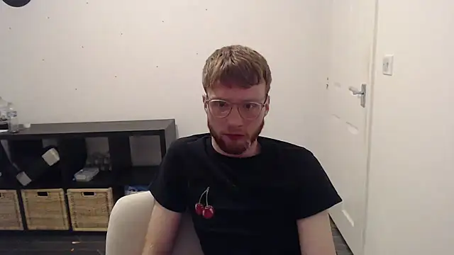 Snapshot of PrettyGinger chatting on December 3, 7:33 pm PrettyGinger online show from December 3, 7:33 pm