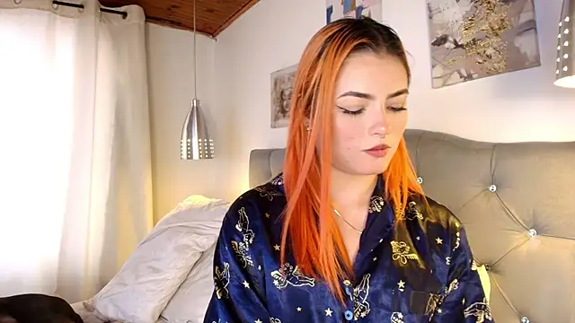 Snapshot of Miah_hilton2 chatting on June 13, 10:51 pm Miah hilton2 online show from June 13, 10:51 pm