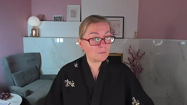 Snapshot of AlexandraKind chatting on September 28, 1:38 pm AlexandraKind online show from September 28, 1:38 pm