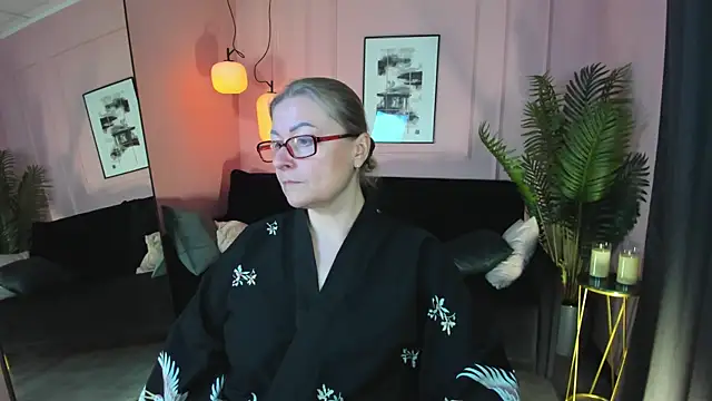 Snapshot of AlexandraKind chatting on October 17, 1:46 pm AlexandraKind online show from October 17, 1:46 pm