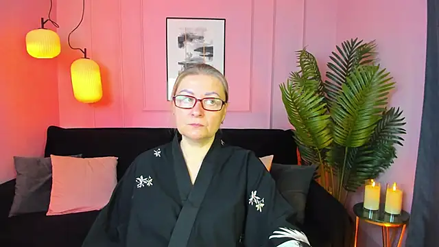 Snapshot of AlexandraKind chatting on October 23, 1:43 pm AlexandraKind online show from October 23, 1:43 pm