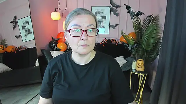 Snapshot of AlexandraKind chatting on October 31, 8:43 pm AlexandraKind online show from October 31, 8:43 pm