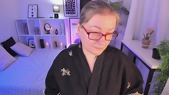 AlexandraKind online show from March 21, 8:45 pm