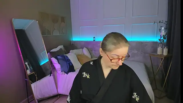 AlexandraKind online show from March 28, 1:33 pm