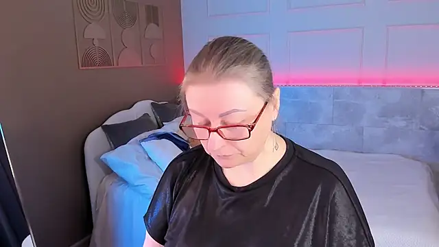 AlexandraKind online show from April 1, 8:39 pm