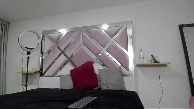 Violeett online show from December 6, 3:52 am