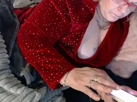 Snapshot of housewife_shantie chatting on February 14, 9:24 am housewife shantie online show from February 14, 9:24 am