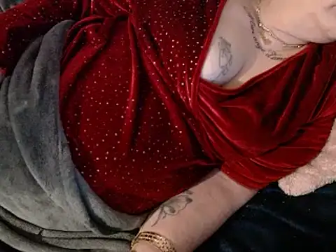 Snapshot of housewife_shantie chatting on February 15, 3:52 am housewife shantie online show from February 15, 3:52 am