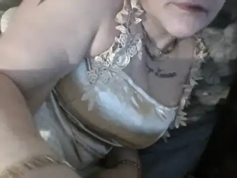 Snapshot of housewife_shantie chatting on March 5, 1:42 am housewife shantie online show from March 5, 1:42 am