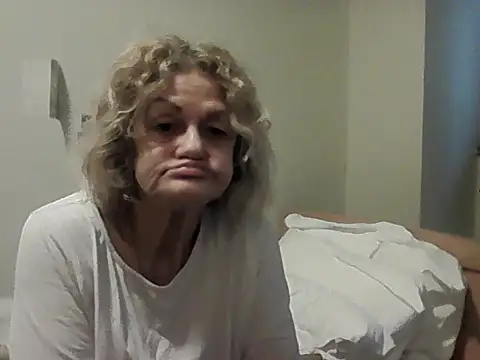 housewife shantie online show from March 5, 6:42 am