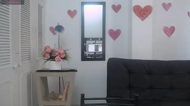 lulu 25  online show from December 23, 12:30 pm