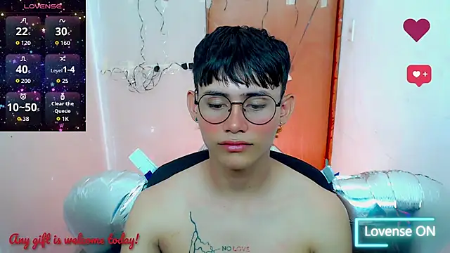 Snapshot of tanjiro_cute chatting on October 19, 6:14 am tanjiro cute online show from October 19, 6:14 am