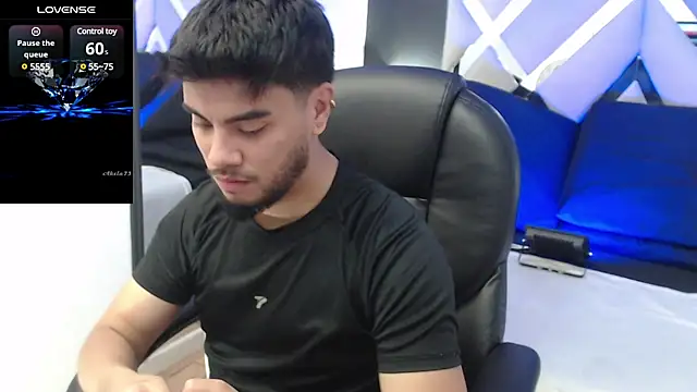 Snapshot of Tommidubois chatting on December 22, 12:05 pm Tommidubois online show from December 22, 12:05 pm