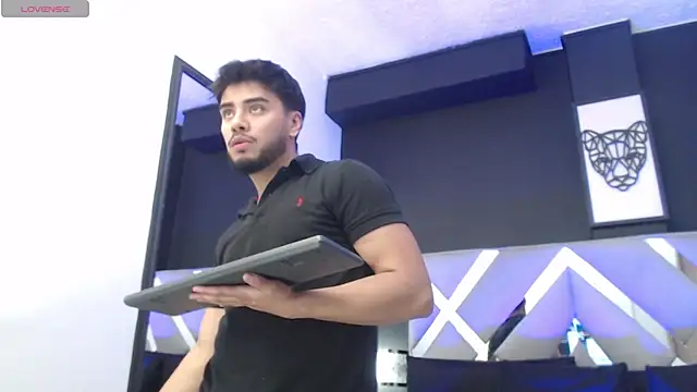 Snapshot of Tommidubois chatting on January 2, 3:05 am Tommidubois online show from January 2, 3:05 am