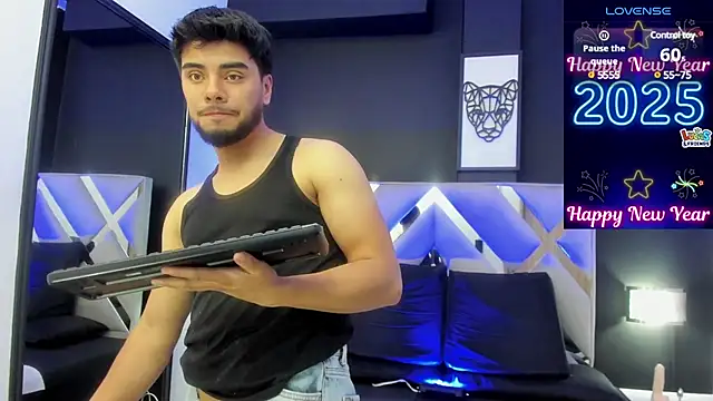 Snapshot of Tommidubois chatting on January 5, 3:11 am Tommidubois online show from January 5, 3:11 am