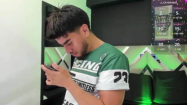 Snapshot of Tommidubois chatting on January 18, 12:13 am Tommidubois online show from January 18, 12:13 am