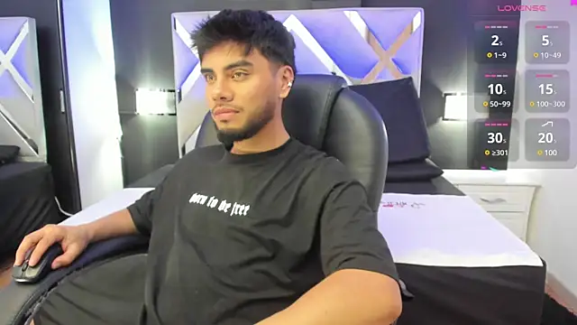 Snapshot of Tommidubois chatting on January 19, 12:17 am Tommidubois online show from January 19, 12:17 am